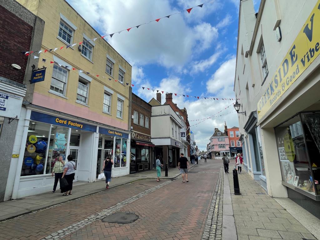 Lot: 48 - FREEHOLD INVESTMENT IN TOWN CENTRE -